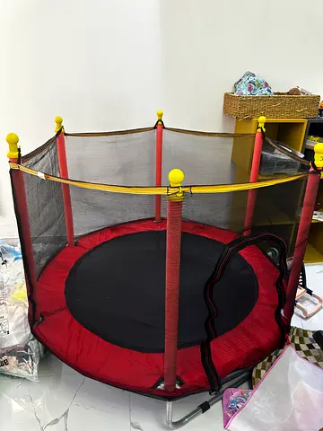 Kids mini trampoline with safety net - good condition