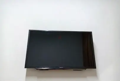 Sony 32 Flat Panel Smart TV - Wall Mounted, Good Condition