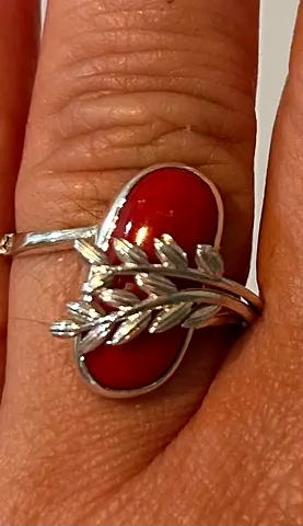 Pure silver ring with coral stone