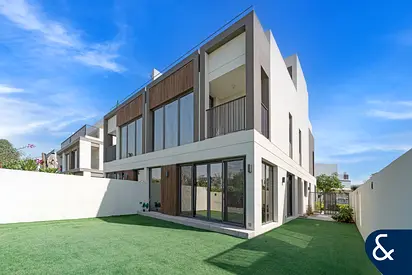 Single Row | Lagoon Views | Upgrades | 4Bed