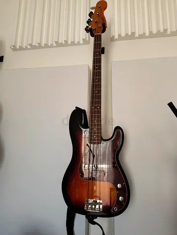 Squier P-Bass CV60 - upgraded fender pick ups!!
