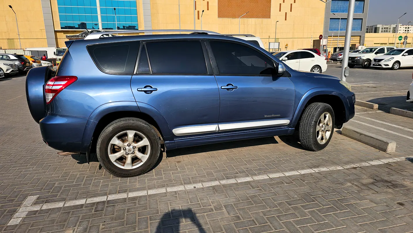 Toyota Rav 4 2011 — photo 1 of 2