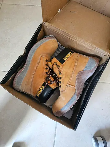 DEWALT Safety Shoes 42 size