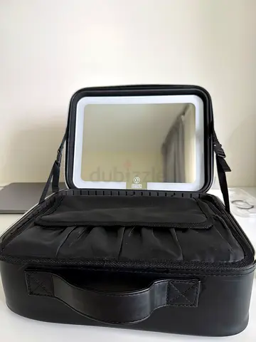 Hard-shell Makeup Carrying Case with Rechargeable Mirror - Black, Lightly used