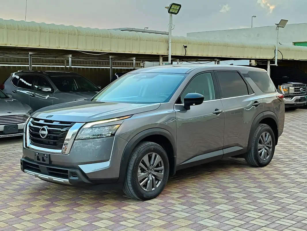 Nissan Pathfinder 2024 — photo 1 of 16