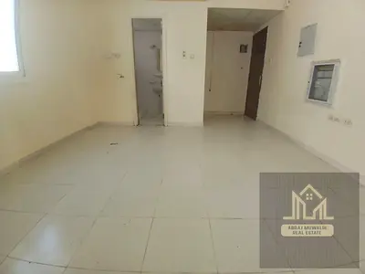 spacious APARTMENT ready to move\ neat and clean\\ prime location