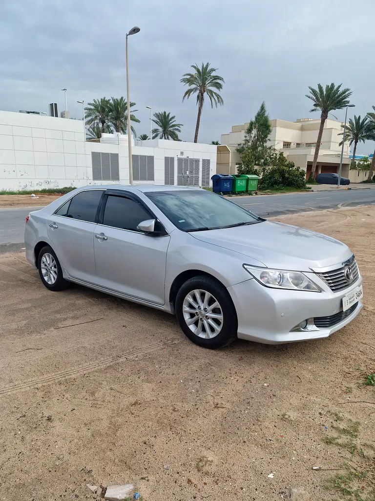 Toyota Camry 2015 — photo 1 of 9