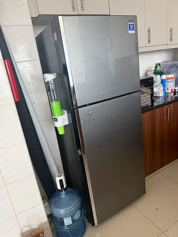 Hitachi Inverter Refrigerator / Freezer – 403L – Excellent Condition