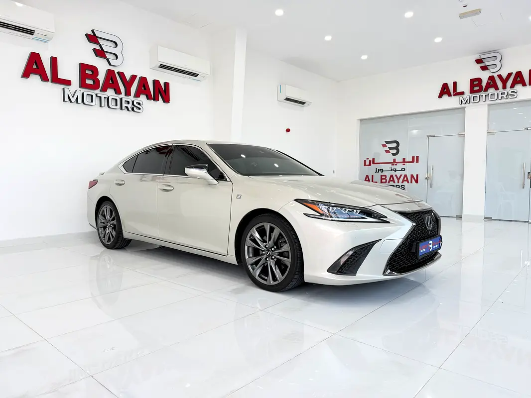 Lexus ES-Series 2019 — photo 1 of 17