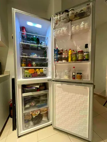 Hitachi bottom freezer 410litter