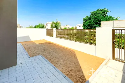 Stunning 4 Bedroom Townhouse Backing The Villa Complex