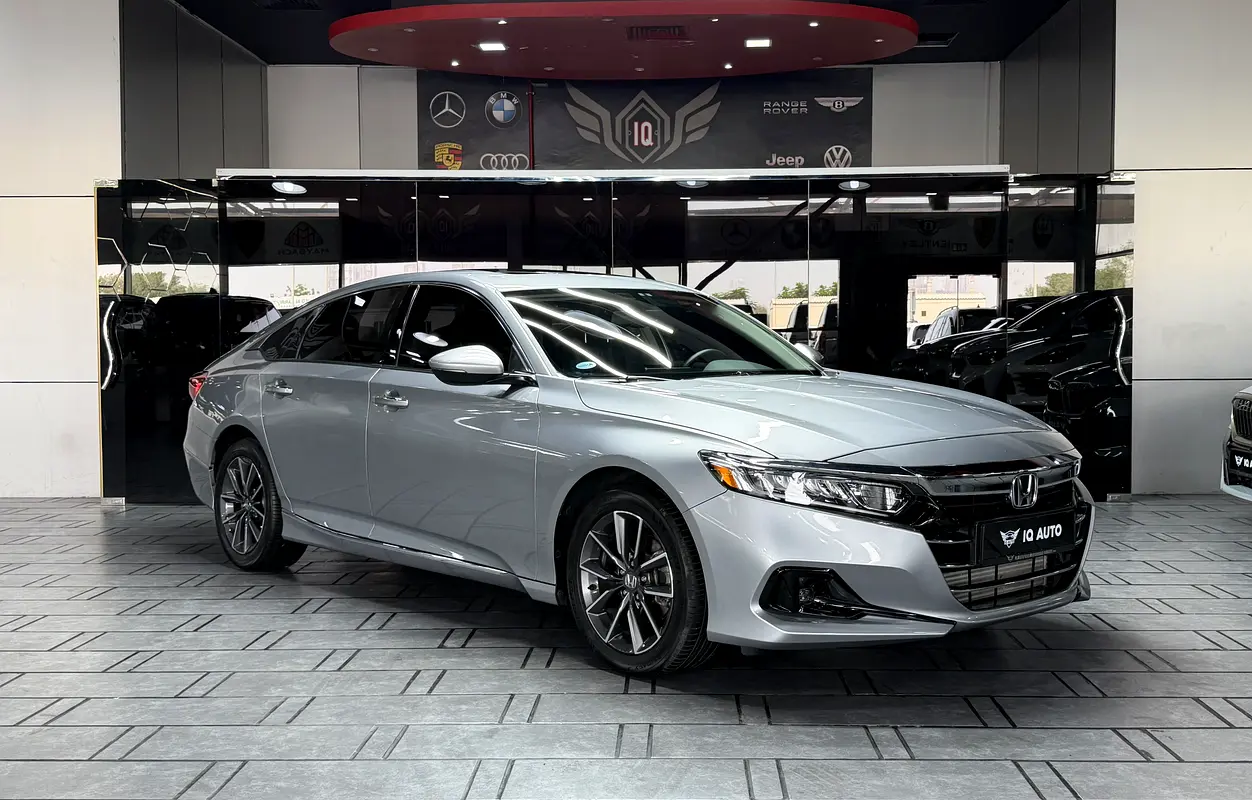 Honda Accord 2022 — photo 1 of 18