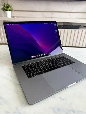 MacBook Pro i7 Intel 15 inch touchbar 2016 - Good Working Condition