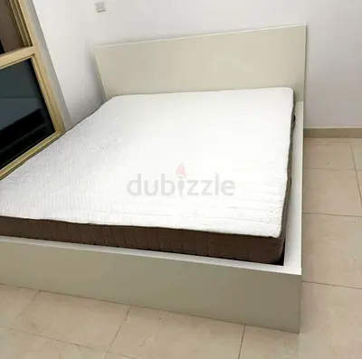 IKEA malam king‑size bed (180 × 200 cm) with 2 storage drawers and an IKEA mattress