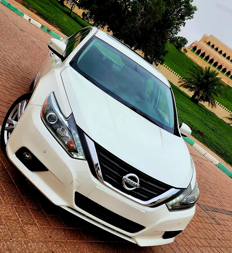 Nissan Altima 2017 — photo 1 of 7