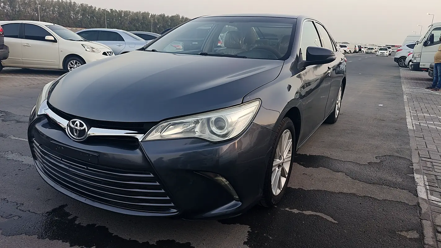Toyota Camry 2016 — photo 1 of 20