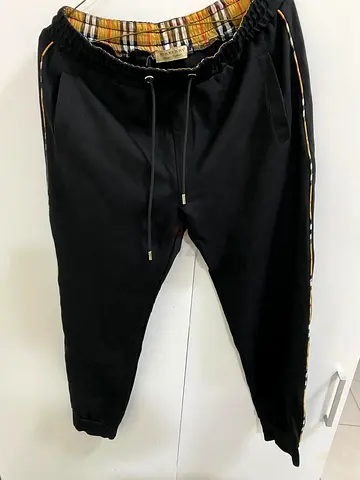 Burberry Black casual jogger — size L