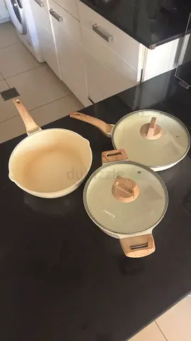 Ceramic-coated 3-piece cookware set with wooden-style handles