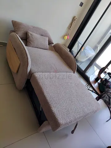Single reclining lounge chair / daybed in beige fabric - good condition