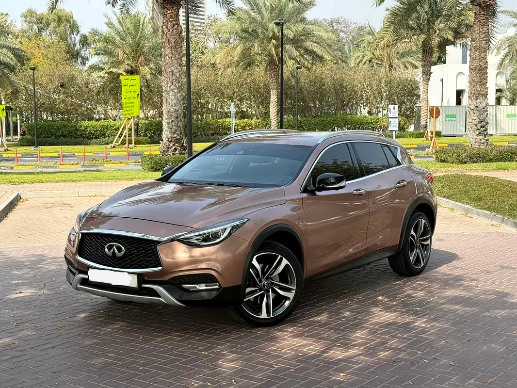 Infiniti QX30 2019 — photo 1 of 19