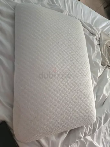 White Memory Foam Pillow — Flawless Condition