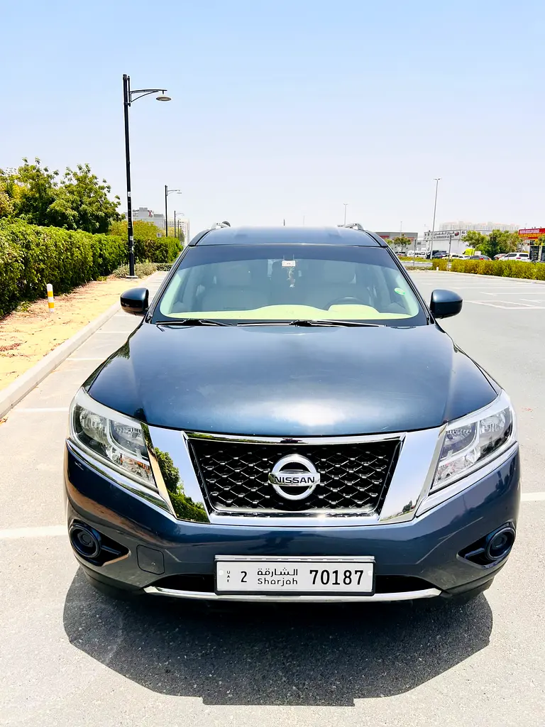 Nissan Pathfinder 2015 — photo 1 of 12