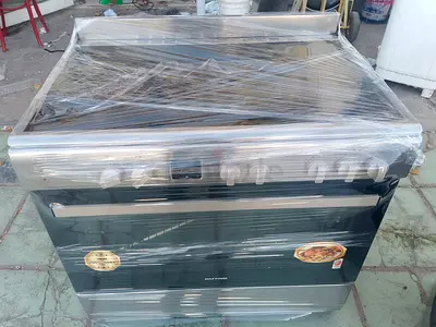Large freestanding gas range with oven - good condition