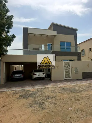 Spacious Residential Villa with Practical Layout, Quality Finishing, Balcony, Garage and Prime Location Close to Services, Ideal for Family Living