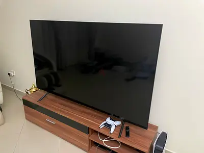 Samsung 75-inch Smart QLED TV 4K in Excellent Condition (With Remote  Console Stand)