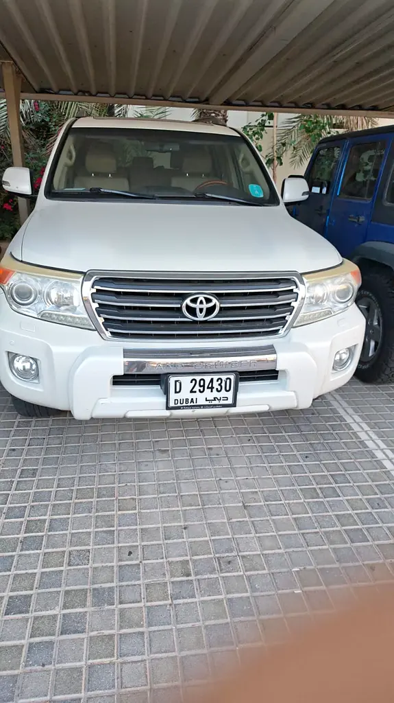 Toyota Land Cruiser 2014 — photo 1 of 5