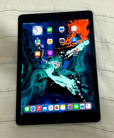 iPad Pro (9.7 inch ) | 128GB | Perfect Condition| True Tone | Excellent Battery | 310 AED |