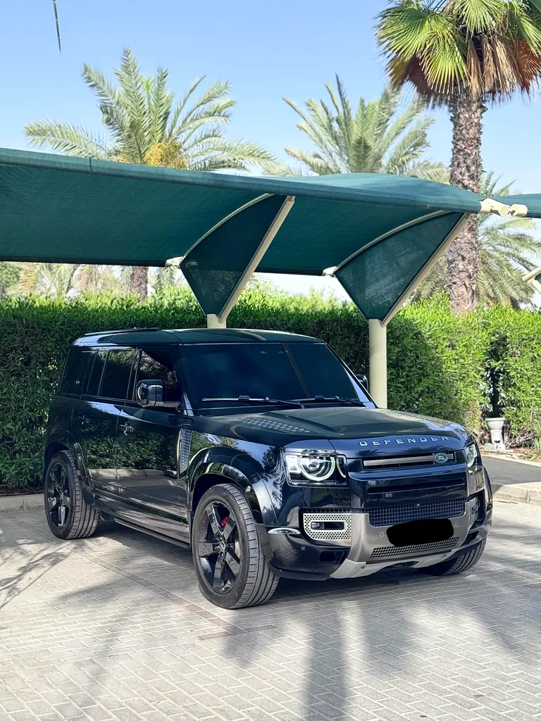 Land Rover Defender 2023 — photo 1 of 10