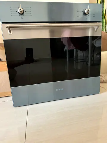 brand new never used.Smeg Built In Gas Oven, 60 cm, SF6341GGXt  original price is 2759