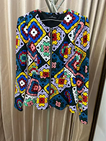 Colourful patterned lightweight womens blouse, size M