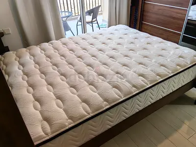 Queen mattress almost new 3 months used 200x150