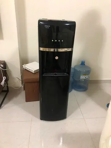 Bottom load water dispenser