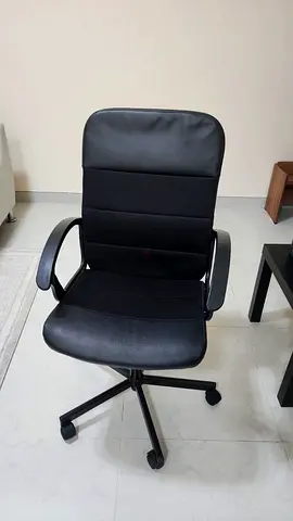 Black Ergonomic Office Chair with Armrests - Good Condition