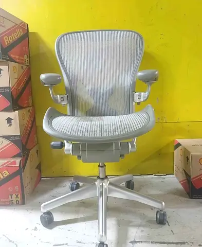 Herman Miller Areon chair size B size and C full loaded available for selling