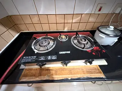 3-Burner Built-in Gas Hob (Glass Top) - Good Working Condition with Gas Cylinder