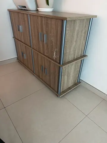 Crockery shelf