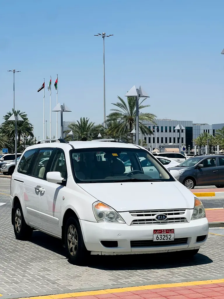 Kia Carnival 2010 — photo 1 of 6