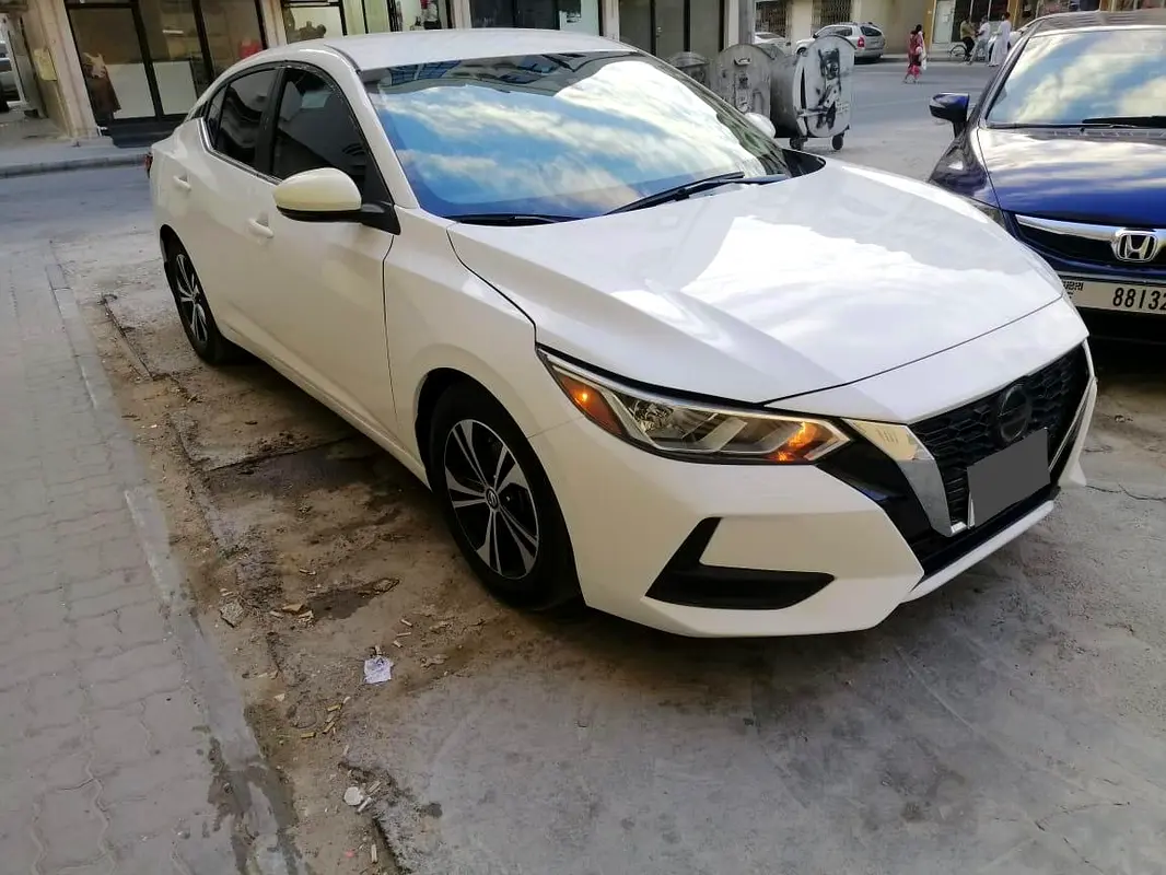 Nissan Sentra 2020 — photo 1 of 14