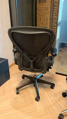 Herman Miller Aeron Size C Ergonomic Office Chair (Black)