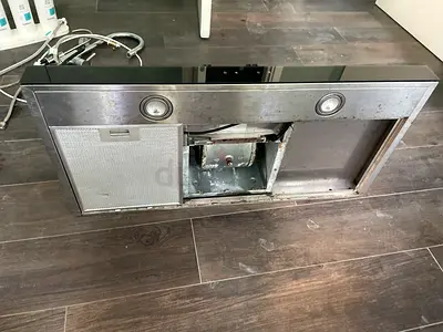 Cooker hood integrated