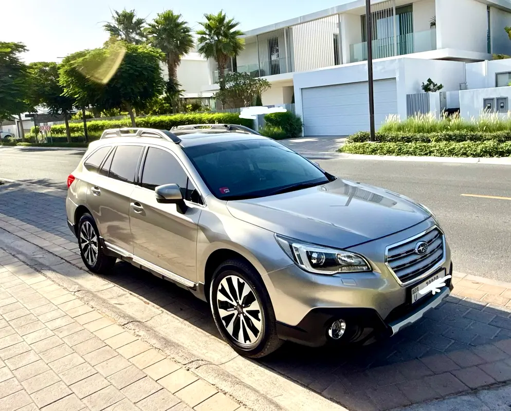 Subaru Outback 2017 — photo 1 of 17