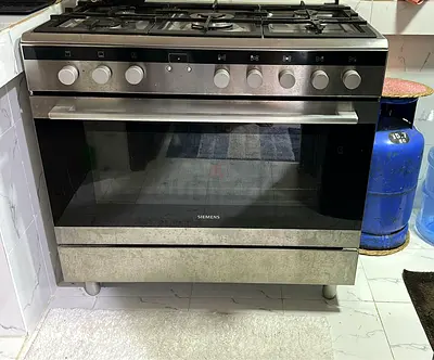Siemens 90cm Stainless Steel Gas Range with Oven - Good Working Condition.
