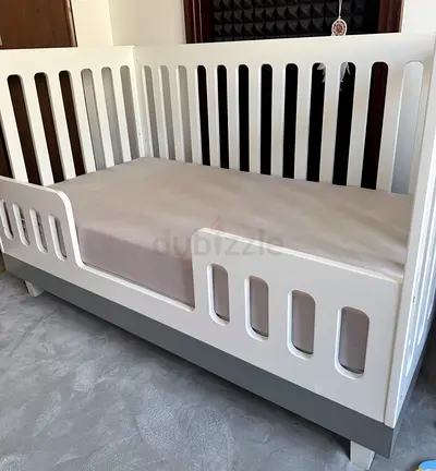 Convertible Baby/Toddler Bed - White Wooden Crib (Used)