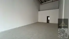 Commercial showroom for rent in the heart of Al Rashidiya, Ajman, on the main street, in a prime inv