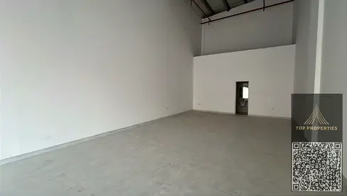 Commercial showroom for rent in the heart of Al Rashidiya, Ajman, on the main street, in a prime in