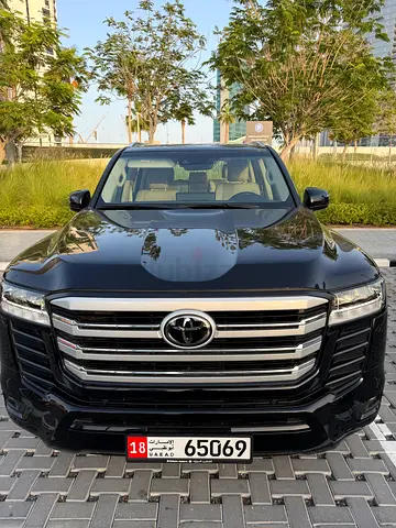 16,500 KM Only | Beige Interior | Warranty + Service | GCC